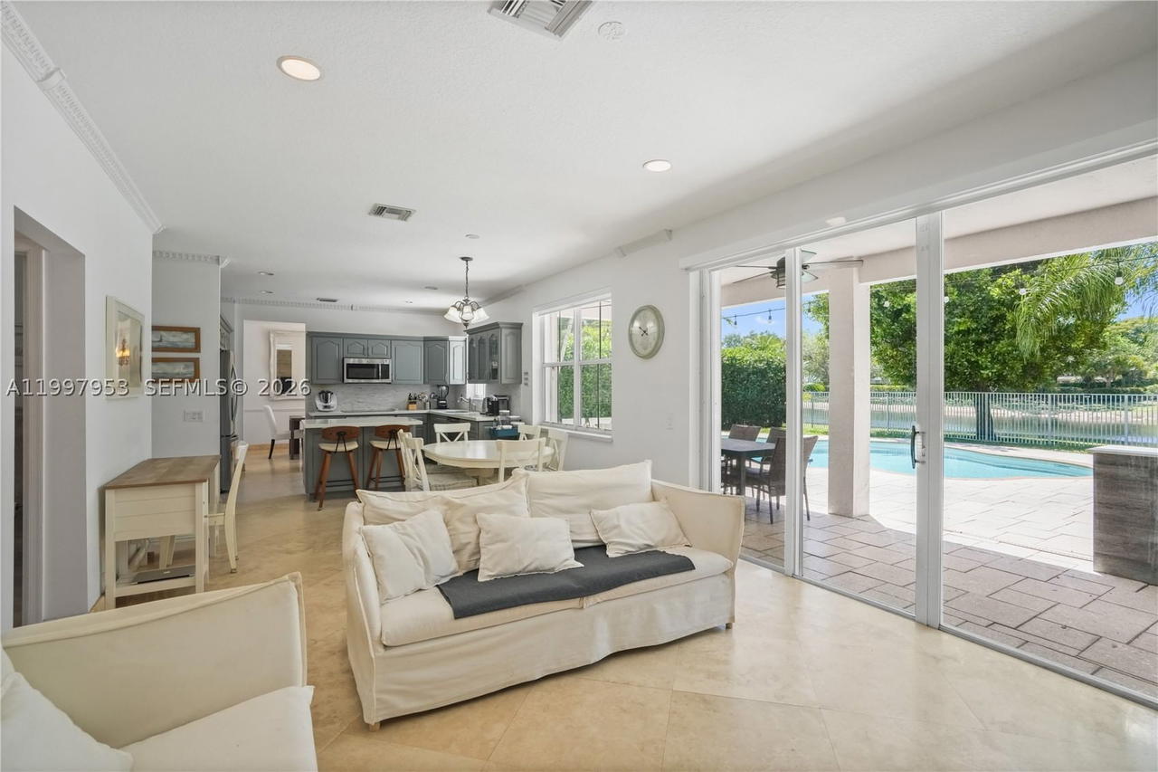 Real estate property located at 1317 Chenille Cir, Broward, Sector 2-parcels 9 & 10, Weston, FL