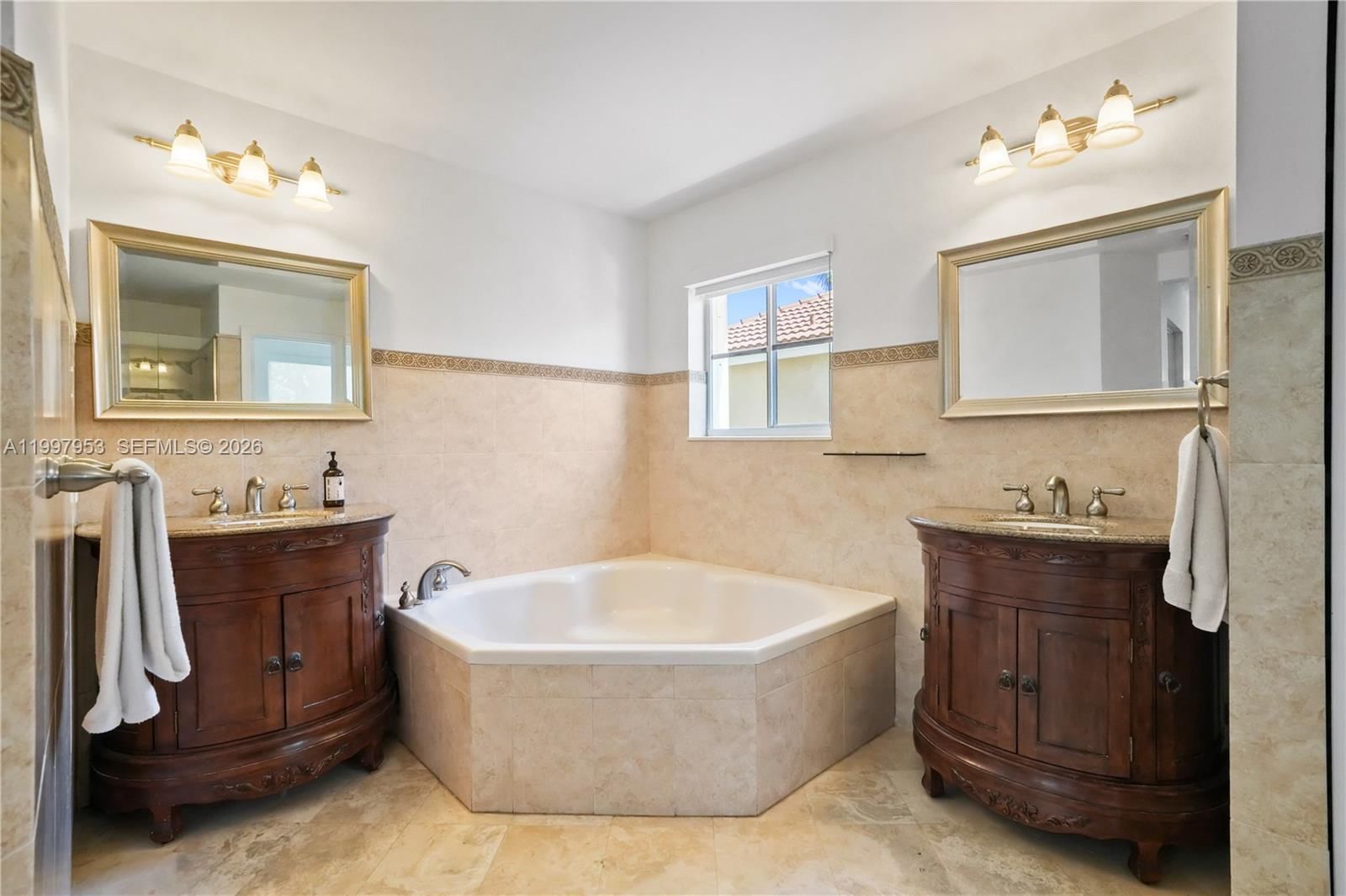 Real estate property located at 1317 Chenille Cir, Broward, Sector 2-parcels 9 & 10, Weston, FL