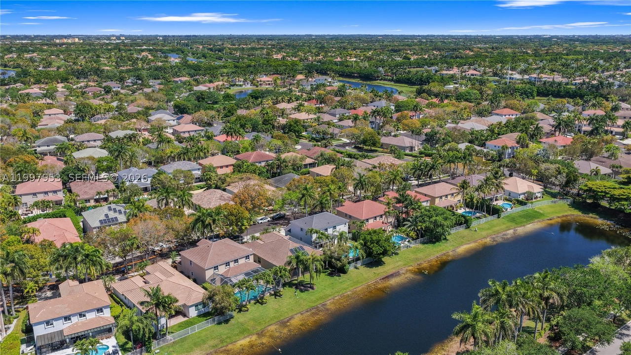 Real estate property located at 1317 Chenille Cir, Broward, Sector 2-parcels 9 & 10, Weston, FL