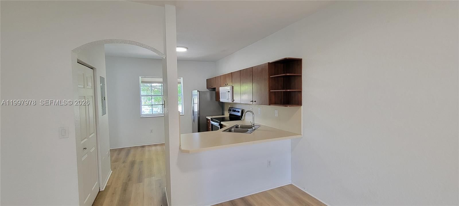 Real estate property located at 5640 115th Ct #211, Miami-dade, Las Brisas At Doral Condo, Doral, FL