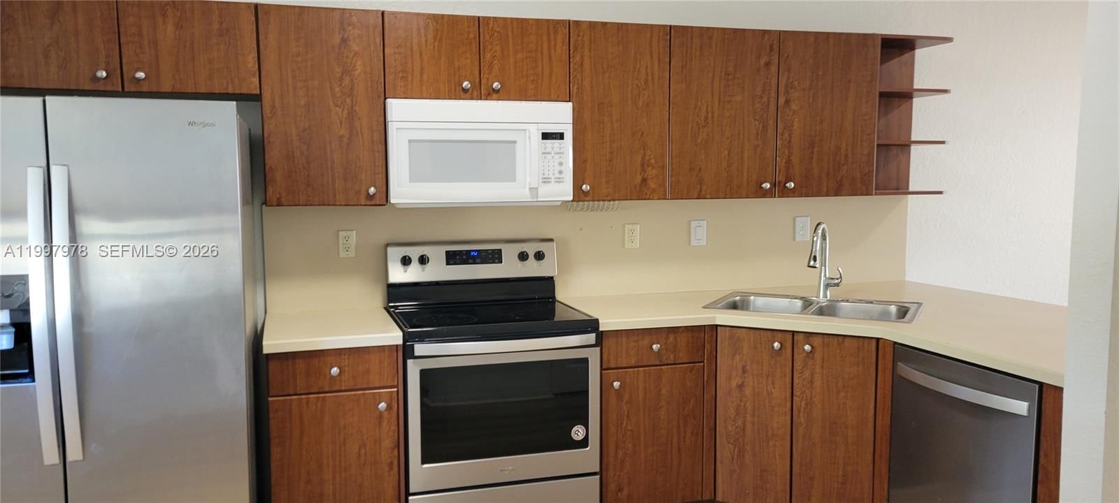 Real estate property located at 5640 115th Ct #211, Miami-dade, Las Brisas At Doral Condo, Doral, FL