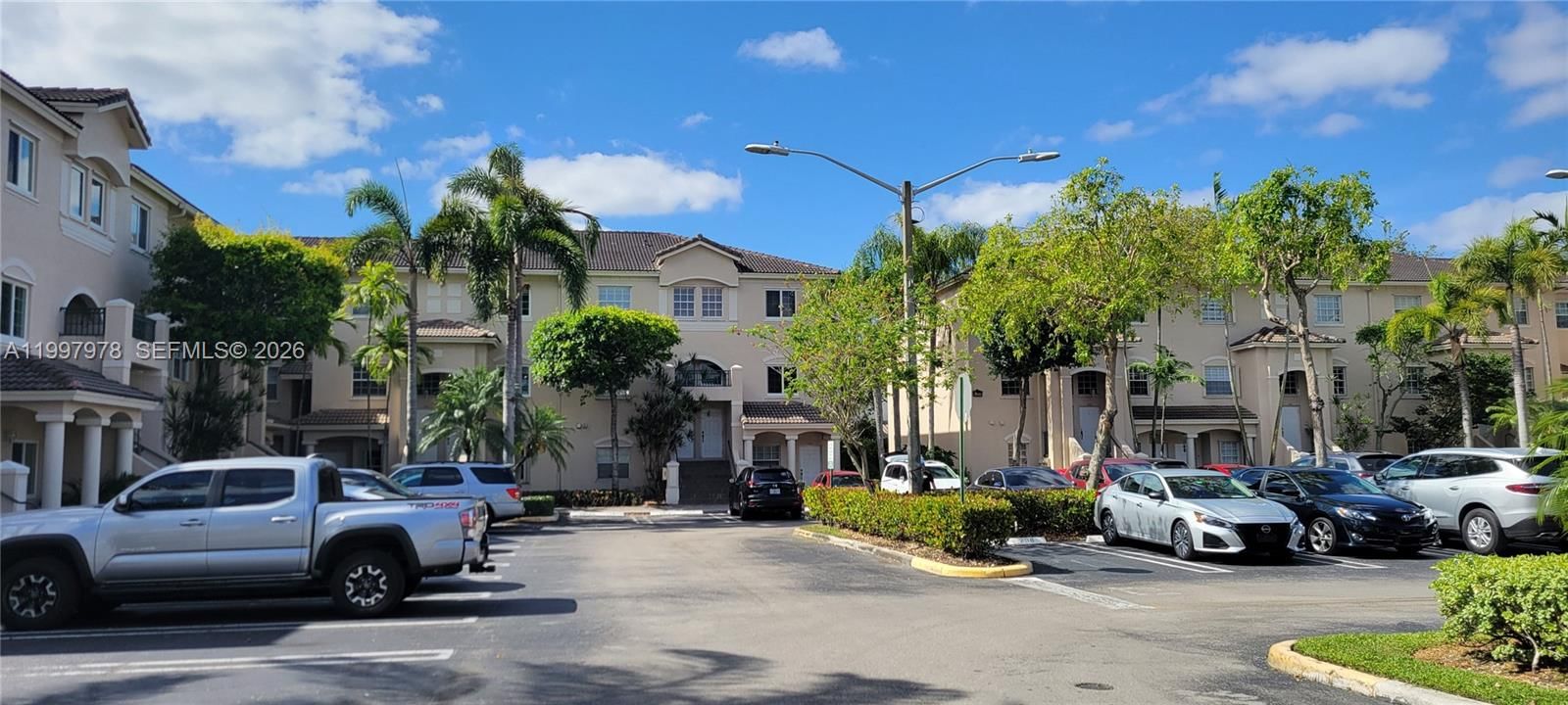 Real estate property located at 5640 115th Ct #211, Miami-dade, Las Brisas At Doral Condo, Doral, FL