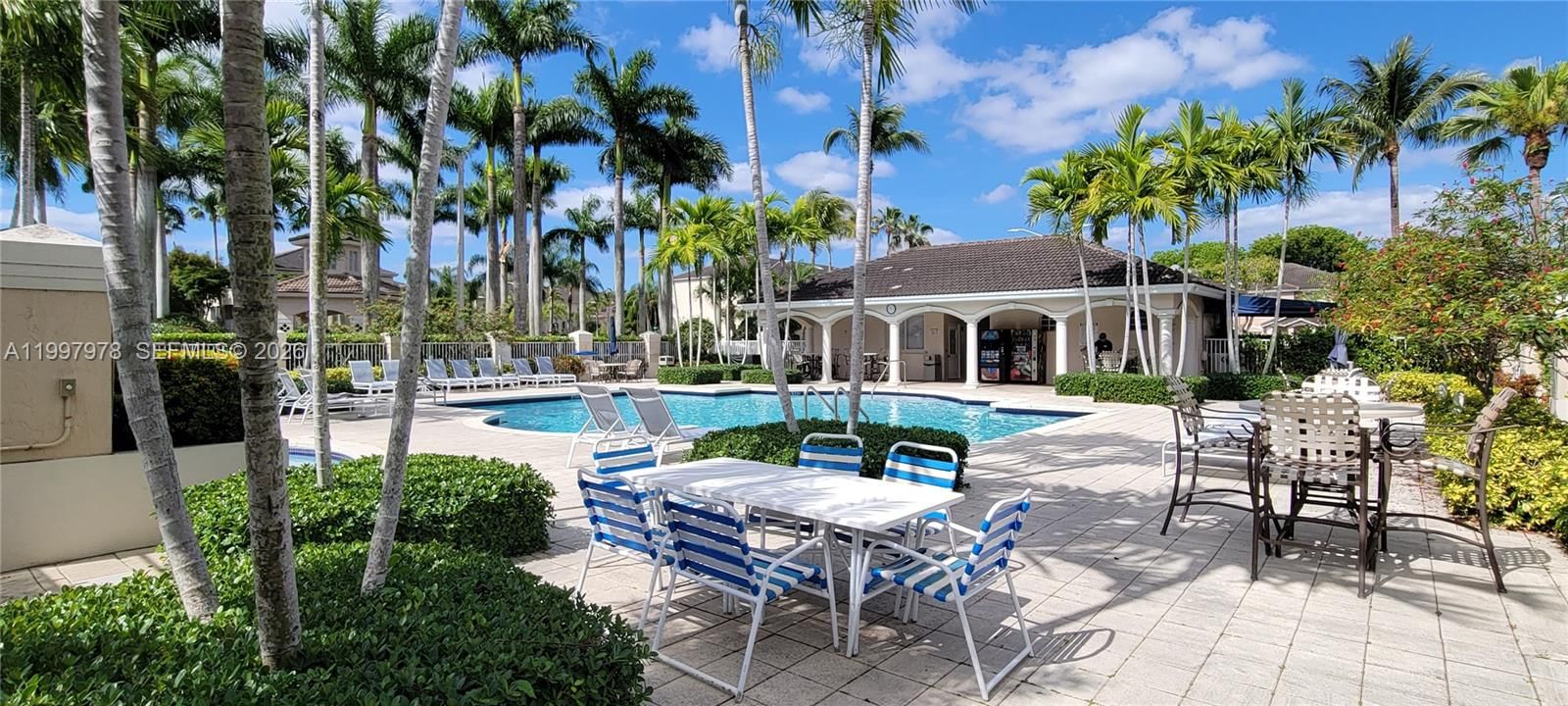 Real estate property located at 5640 115th Ct #211, Miami-dade, Las Brisas At Doral Condo, Doral, FL