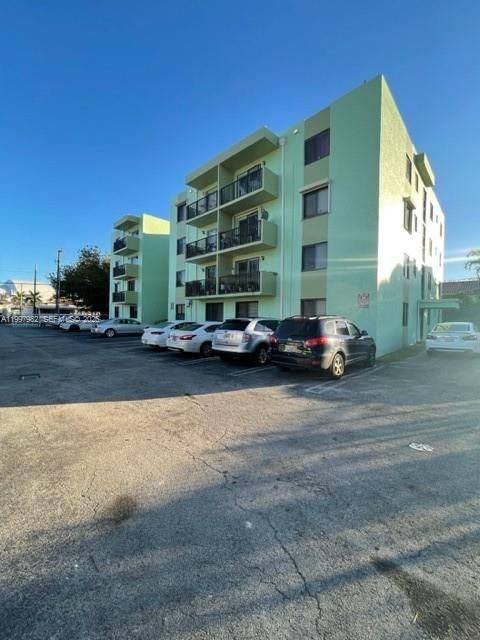 Real estate property located at 1530 2nd St #105, Miami-dade, Villa Del Sol Condo, Miami, FL