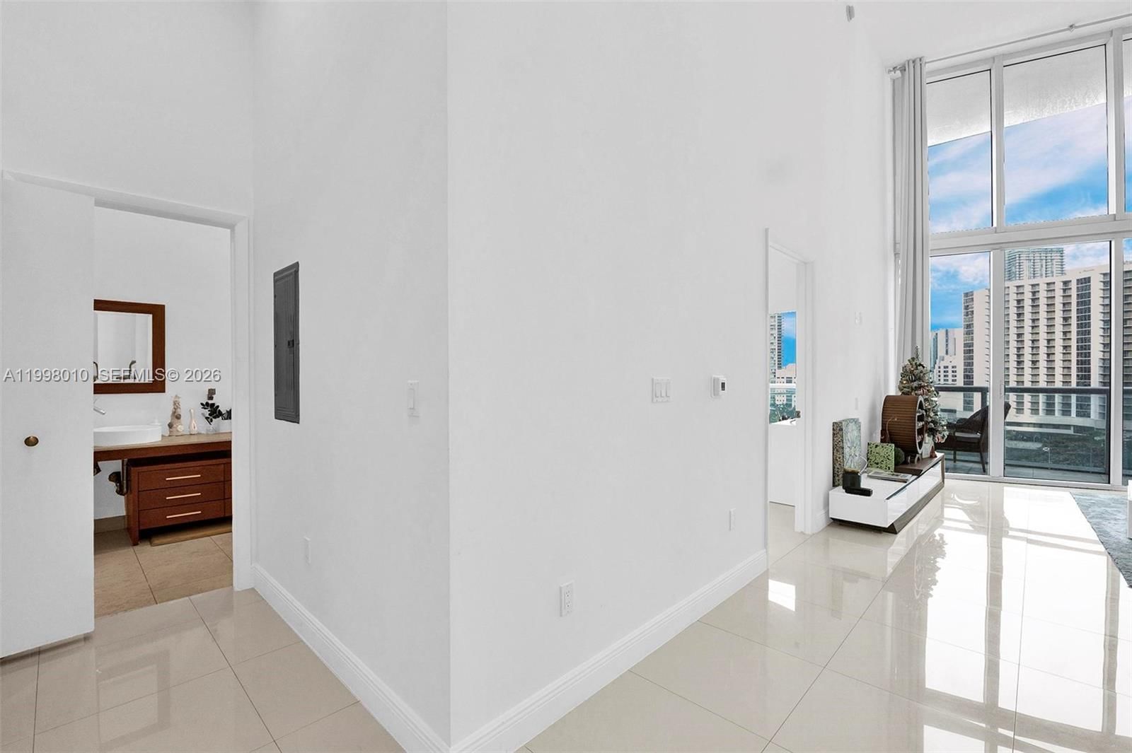 Real estate property located at 465 Brickell Ave #1406, Miami-dade, Iconbrickell Condo No 1, Miami, FL