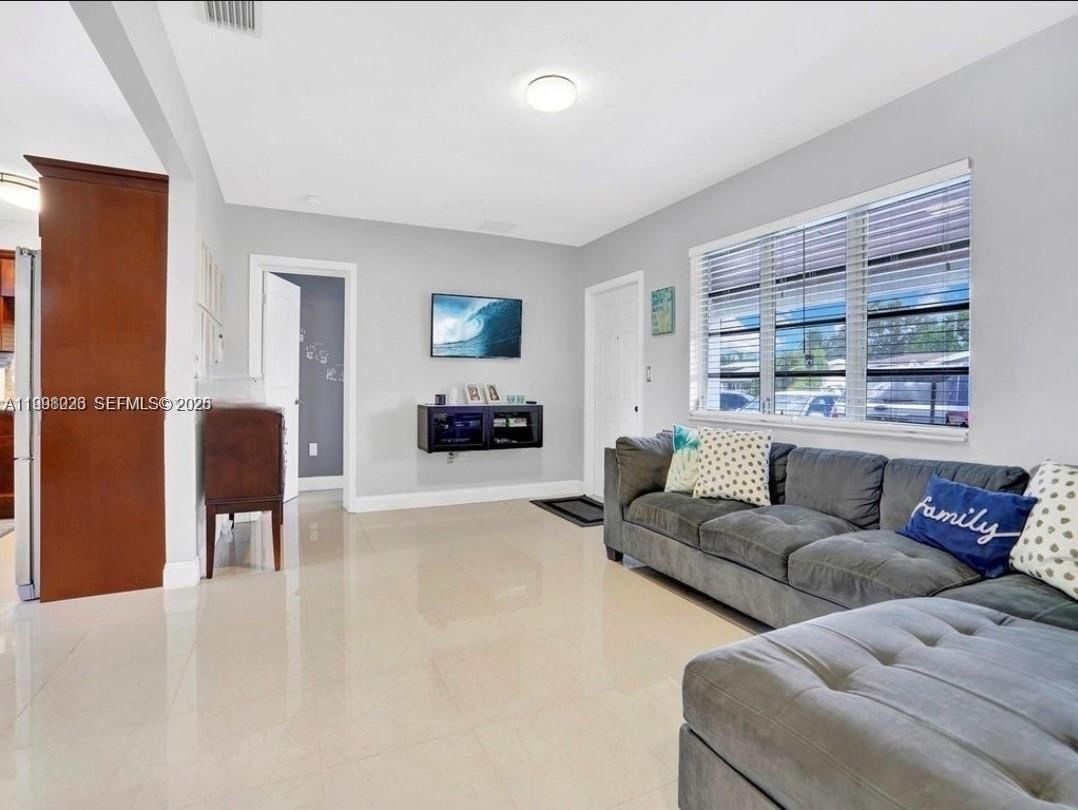 Real estate property located at 6930 12th St, Broward, Pembroke Pines No 3, Pembroke Pines, FL