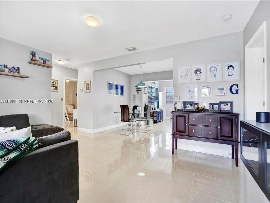 Real estate property located at 6930 12th St, Broward, Pembroke Pines No 3, Pembroke Pines, FL