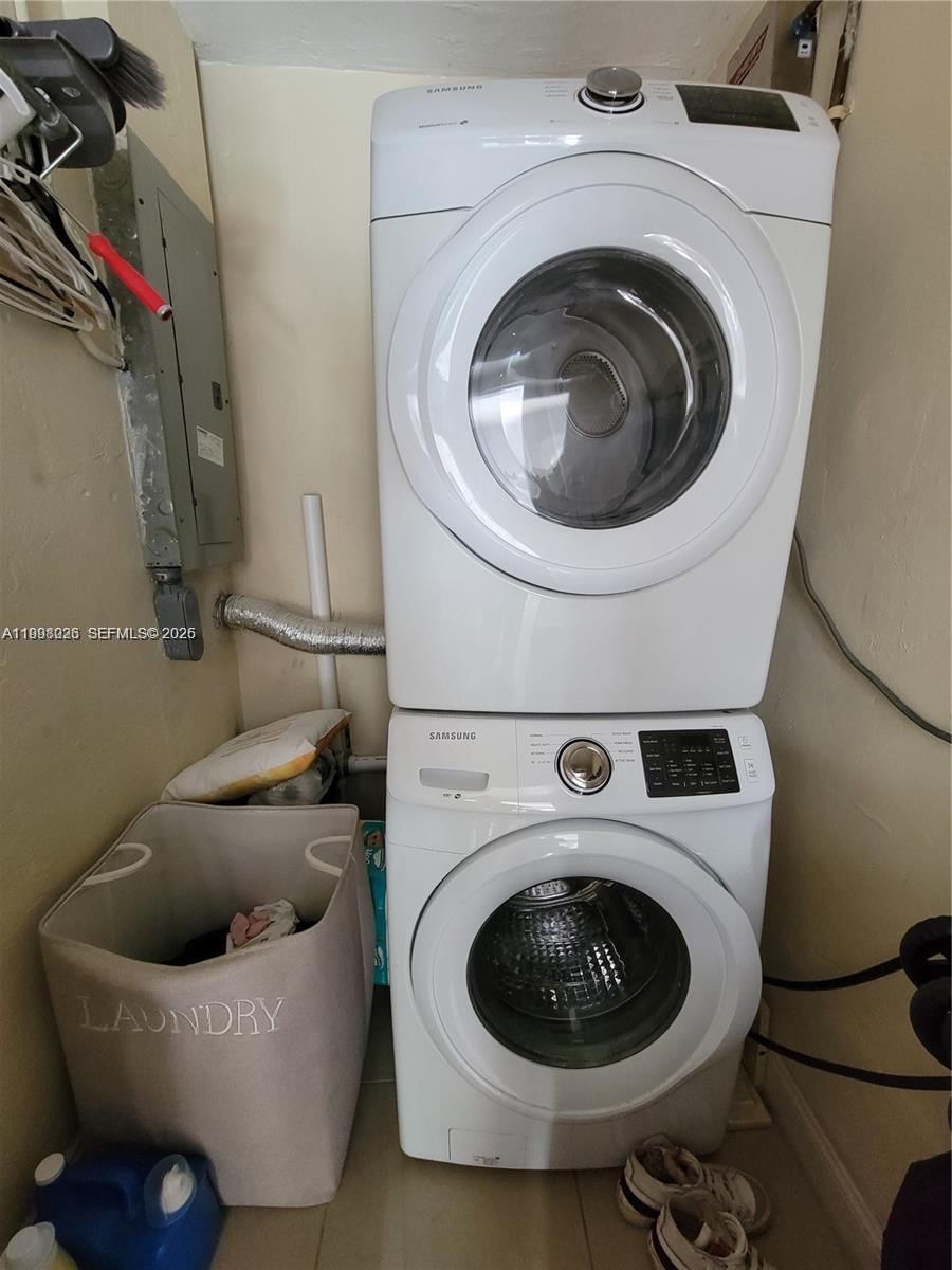 Real estate property located at 6930 12th St, Broward, Pembroke Pines No 3, Pembroke Pines, FL