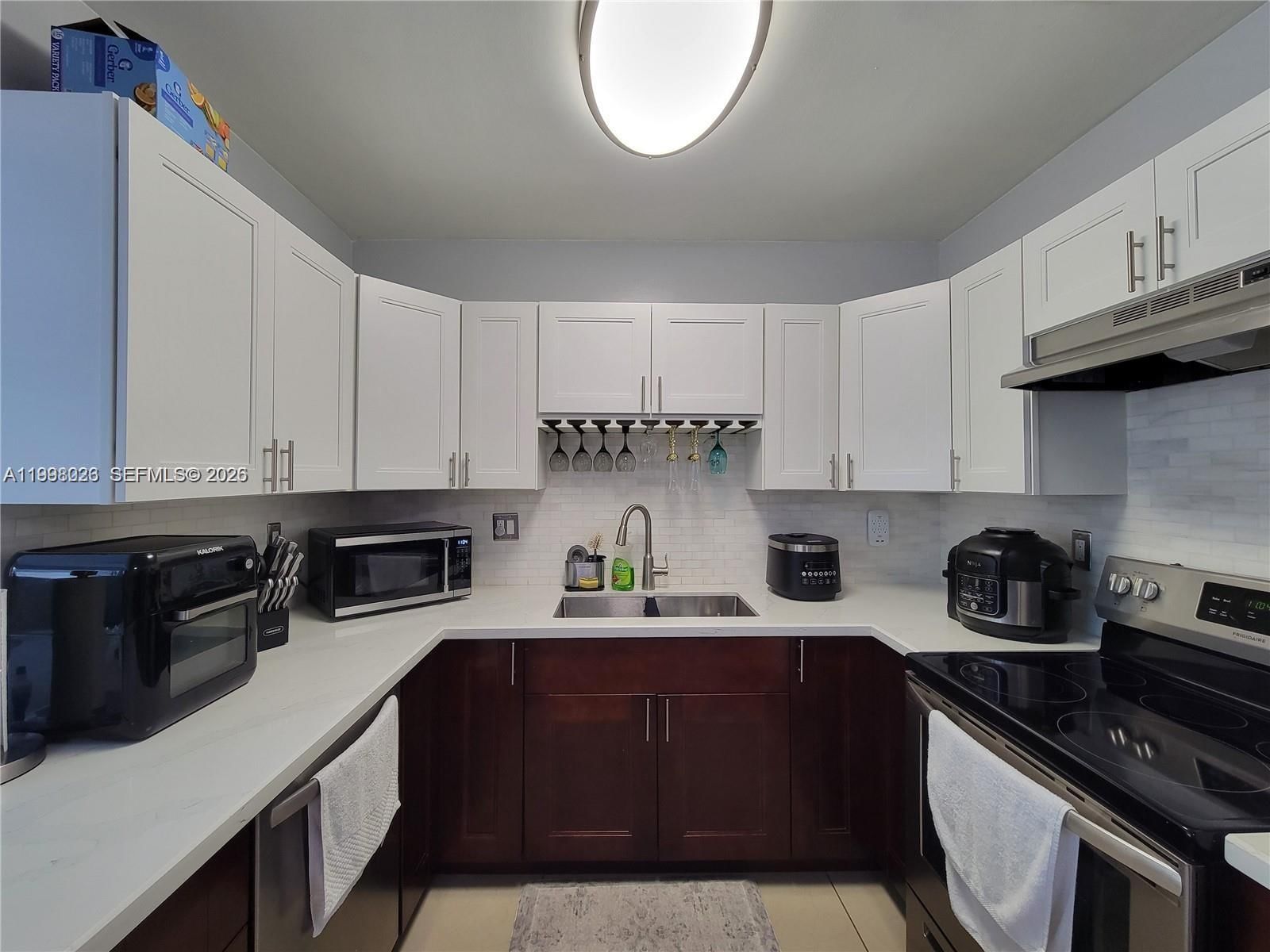 Real estate property located at 6930 12th St, Broward, Pembroke Pines No 3, Pembroke Pines, FL