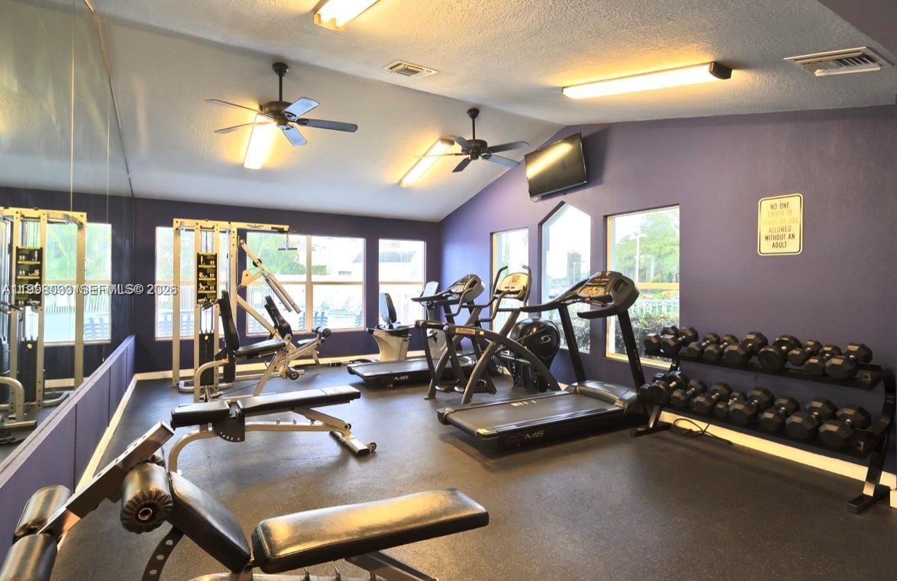 Real estate property located at 3453 44th St #104, Broward, Summer Lake, Oakland Park, FL