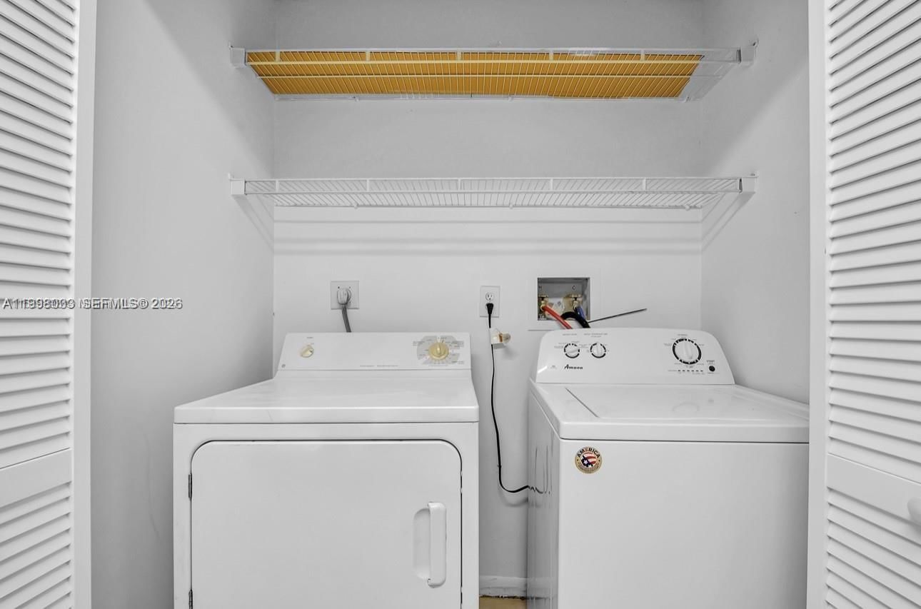 Real estate property located at 3453 44th St #104, Broward, Summer Lake, Oakland Park, FL