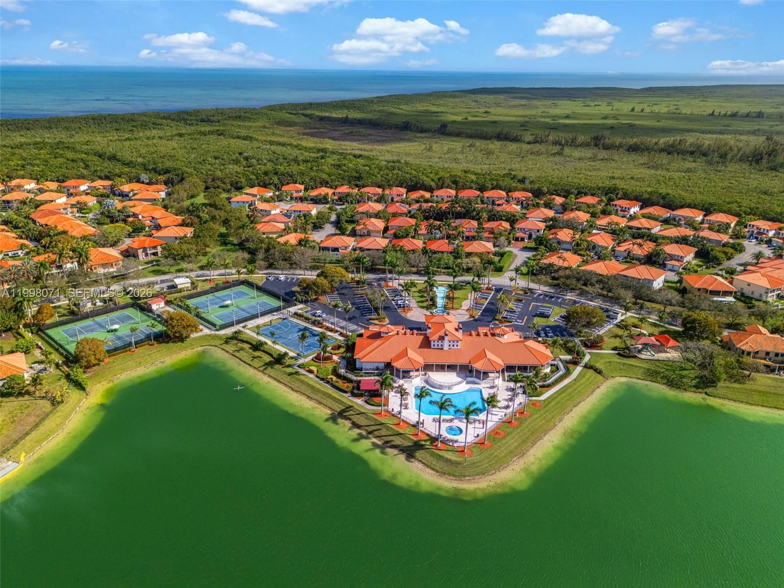 Real estate property located at 7613 188th Ter, Miami-dade, Cutler Cay, Cutler Bay, FL