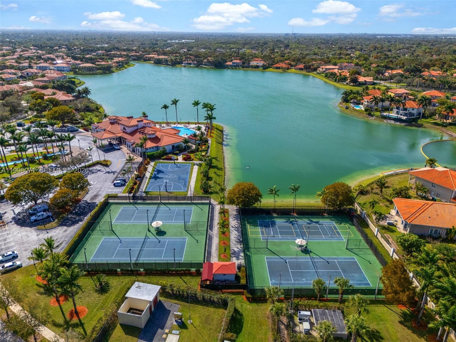 Real estate property located at 7613 188th Ter, Miami-dade, Cutler Cay, Cutler Bay, FL