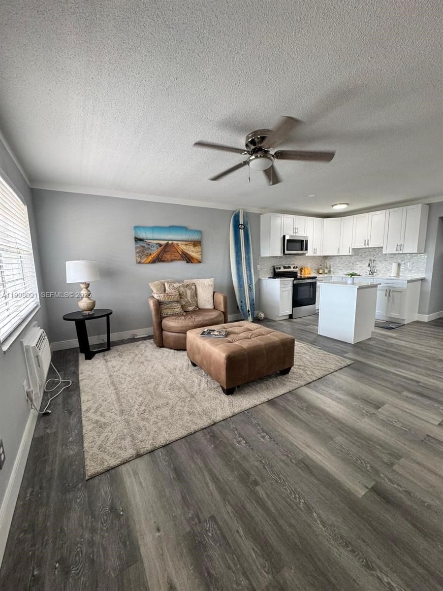 Real estate property located at 2111 56th St #206, Broward, Carlton Terrace Co-op, Fort Lauderdale, FL