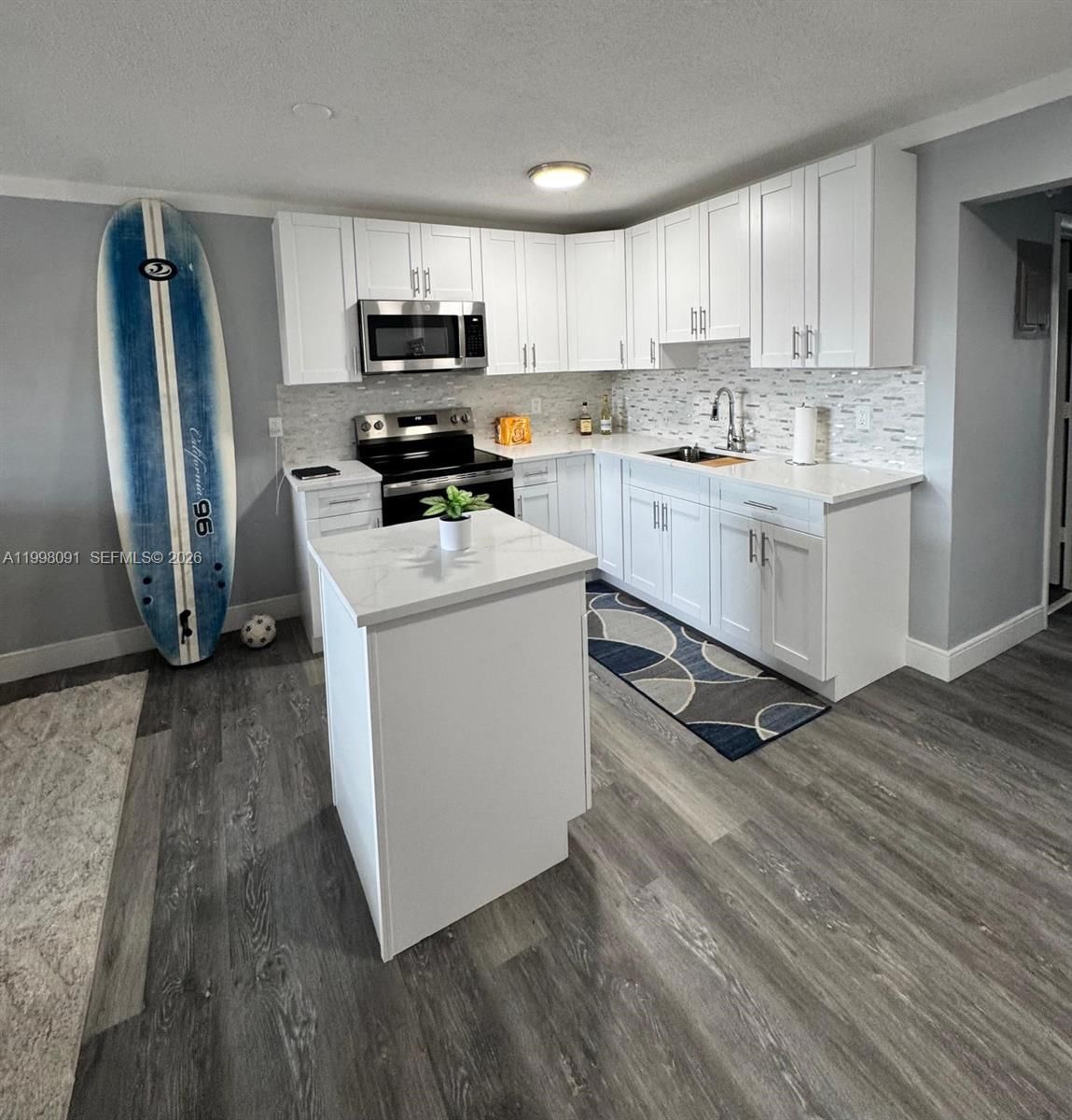 Real estate property located at 2111 56th St #206, Broward, Carlton Terrace Co-op, Fort Lauderdale, FL