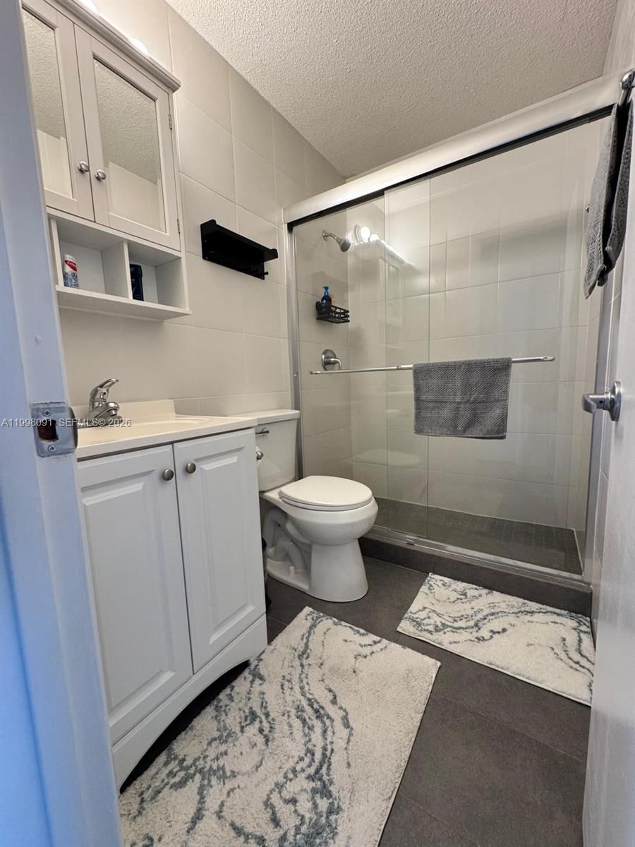 Real estate property located at 2111 56th St #206, Broward, Carlton Terrace Co-op, Fort Lauderdale, FL