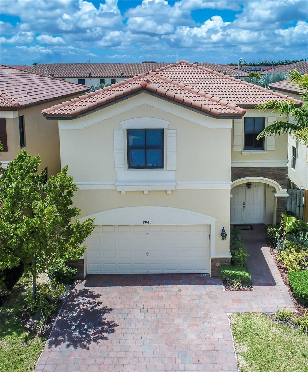 Real estate property located at 8868 101st Pl, Miami-dade, Isles At Grand Bay, Doral, FL