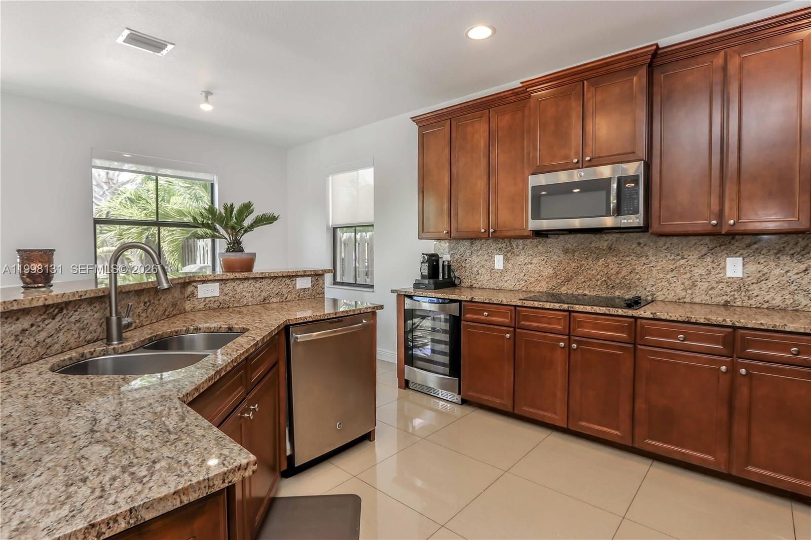 Real estate property located at 8868 101st Pl, Miami-dade, Isles At Grand Bay, Doral, FL