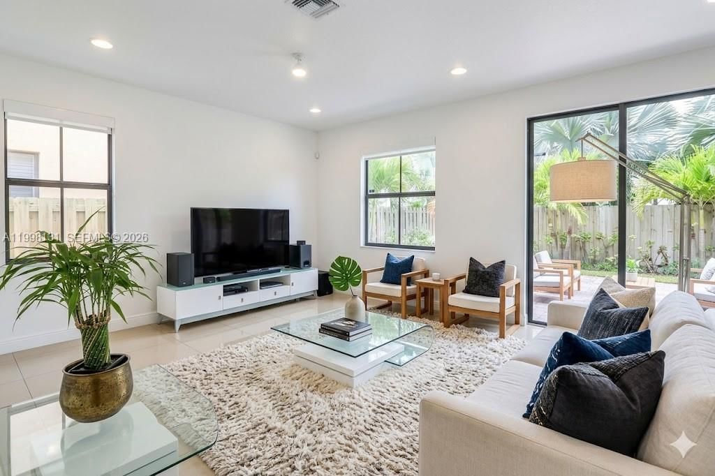 Real estate property located at 8868 101st Pl, Miami-dade, Isles At Grand Bay, Doral, FL