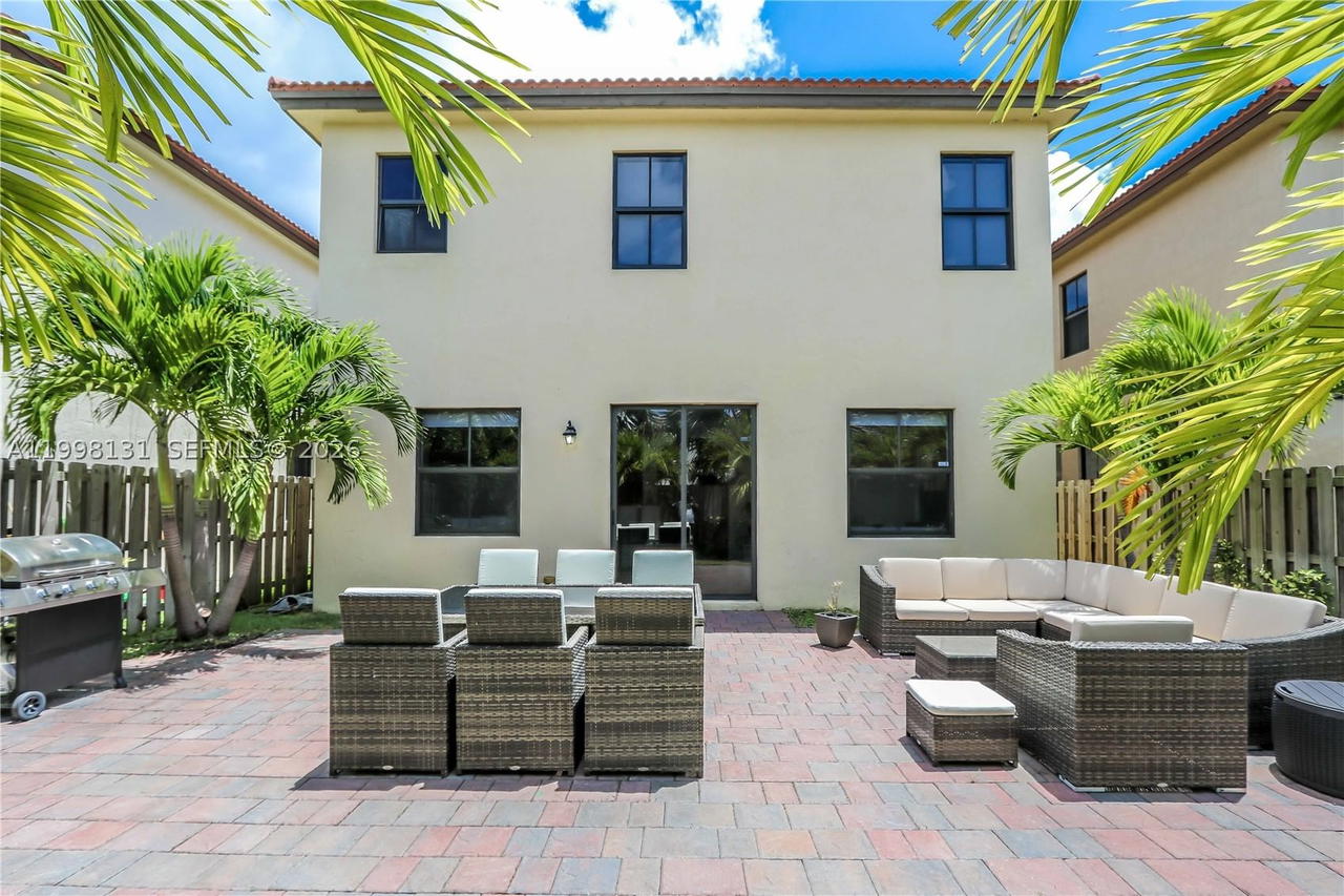 Real estate property located at 8868 101st Pl, Miami-dade, Isles At Grand Bay, Doral, FL
