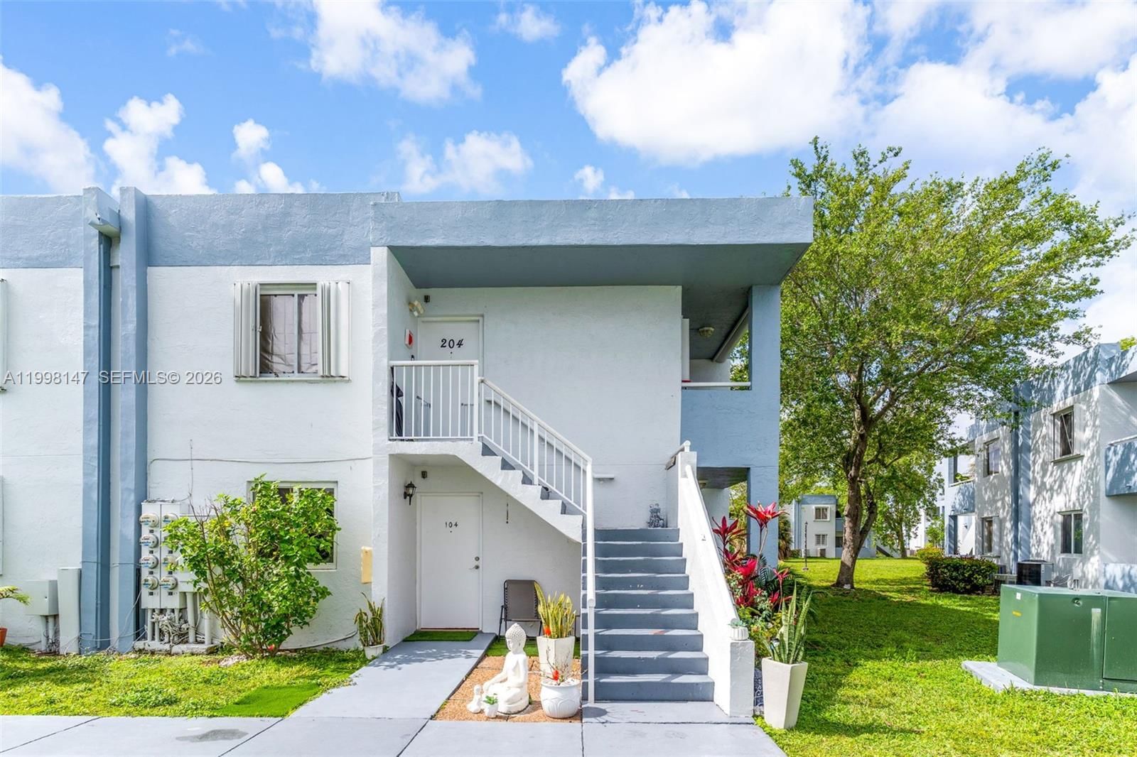 Real estate property located at 6210 131st Ct #204, Miami-dade, Lake Forest Park Condo Vi, Miami, FL