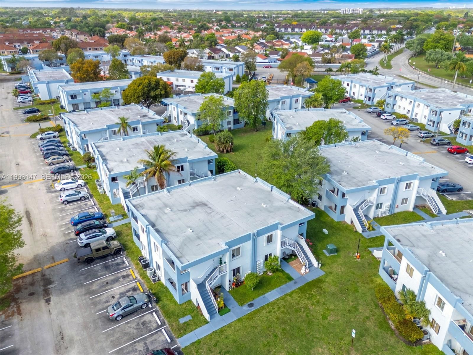 Real estate property located at 6210 131st Ct #204, Miami-dade, Lake Forest Park Condo Vi, Miami, FL