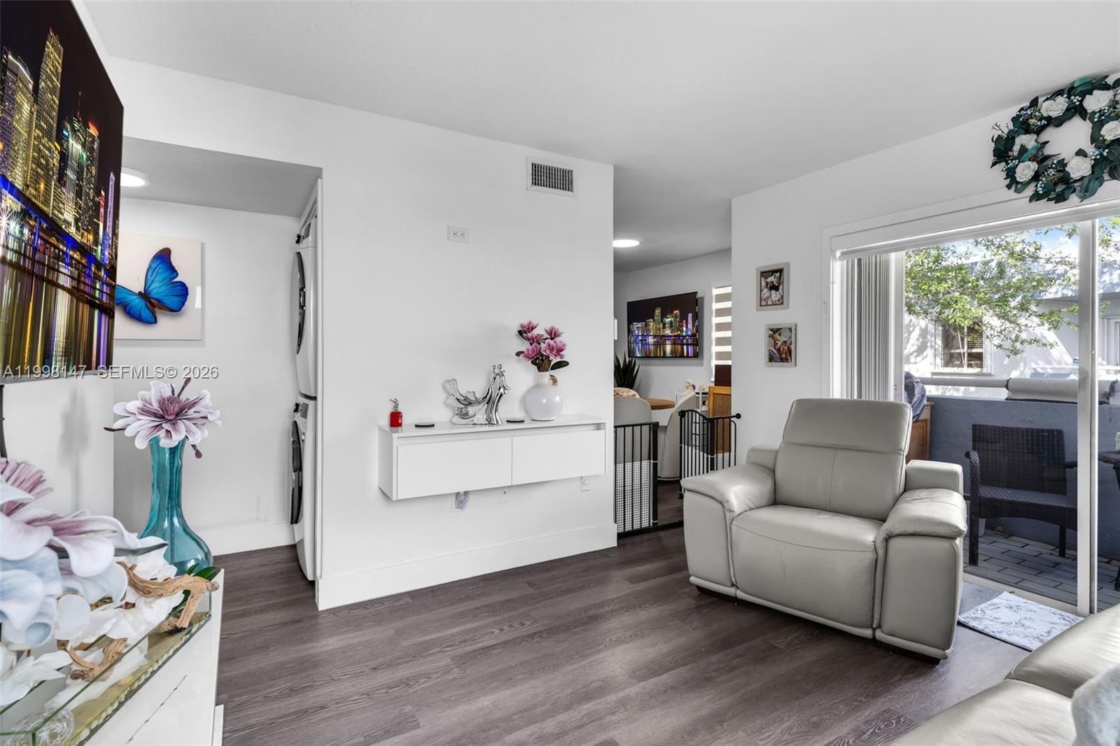 Real estate property located at 6210 131st Ct #204, Miami-dade, Lake Forest Park Condo Vi, Miami, FL