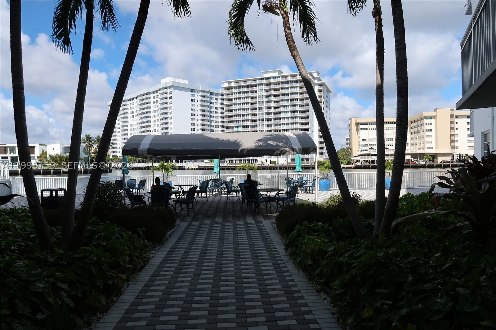 Real estate property located at 1913 Ocean Dr #300, Broward, Chelsea Bayview Condo, Hallandale Beach, FL