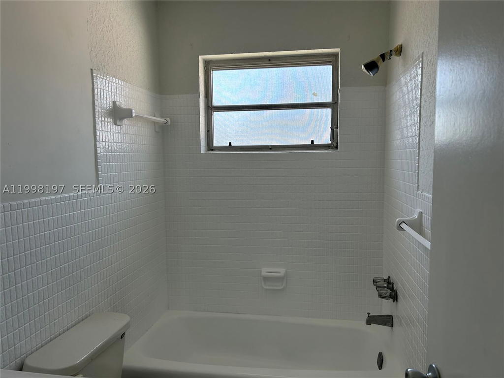 Real estate property located at 2225 Polk St #6B, Broward, Cypress Gardens Condomini, Hollywood, FL