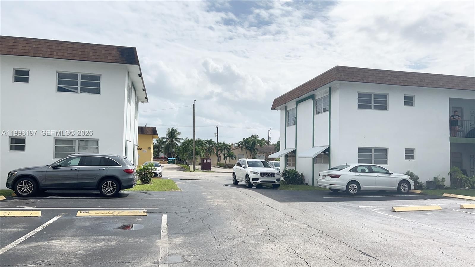 Real estate property located at 2225 Polk St #6B, Broward, Cypress Gardens Condomini, Hollywood, FL