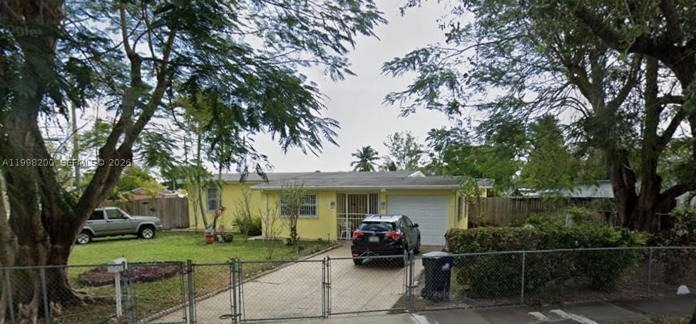 Real estate property located at 4401 112th Ave, Miami-dade, Westwood Lake 3rd Addn, Miami, FL