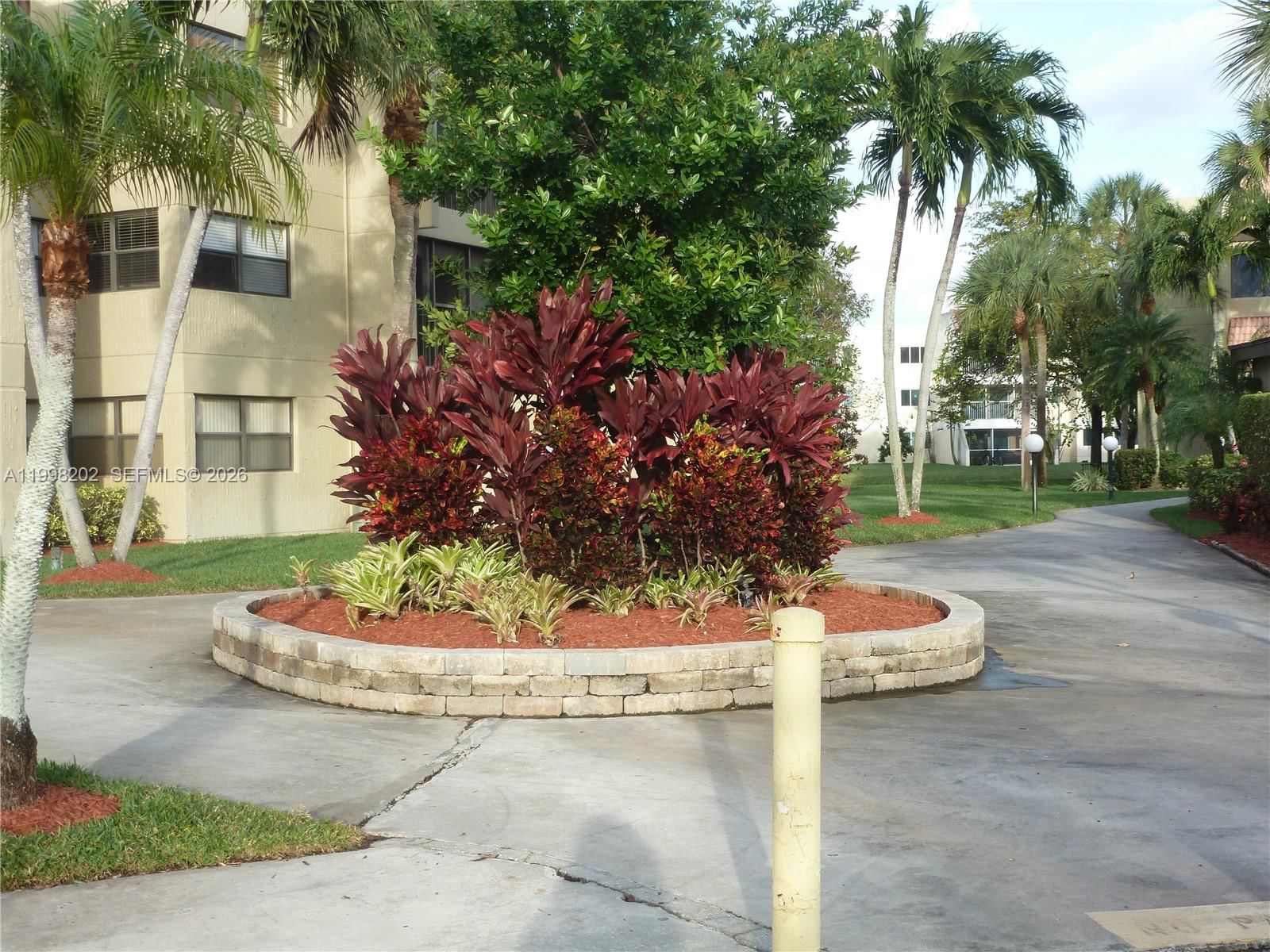 Real estate property located at 220 Lakeview Dr #301, Broward, Building Eight Of Racquet, Weston, FL