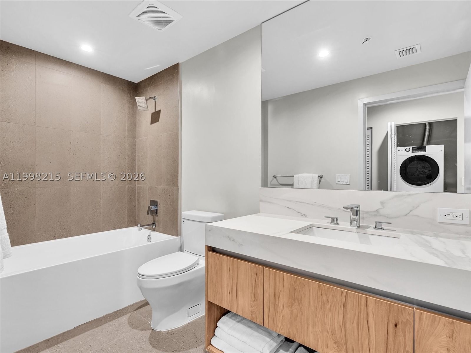 Real estate property located at 11 6th street #2214, Miami-dade, The Crosby Miami World Cen, Miami, FL