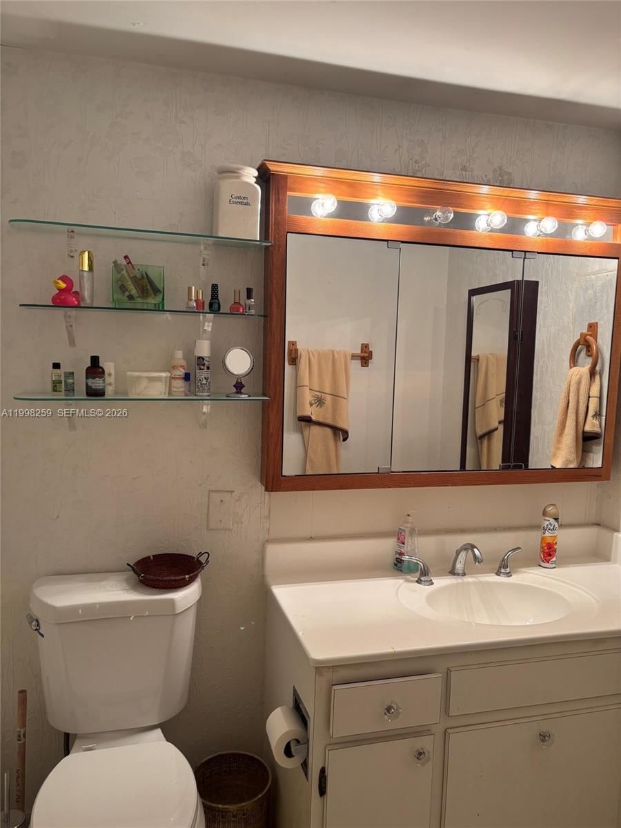 Real estate property located at 4350 Hillcrest Dr #303, Broward, Hillcrest East No 22 Cond, Hollywood, FL