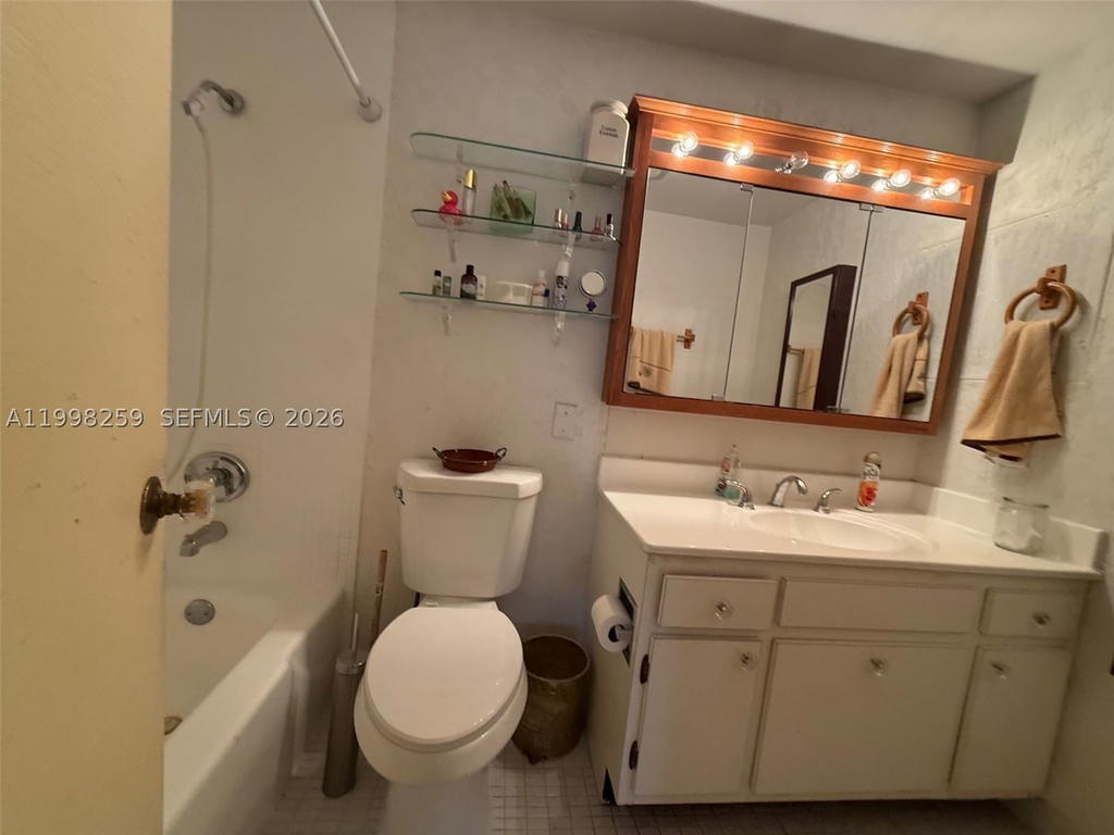 Real estate property located at 4350 Hillcrest Dr #303, Broward, Hillcrest East No 22 Cond, Hollywood, FL