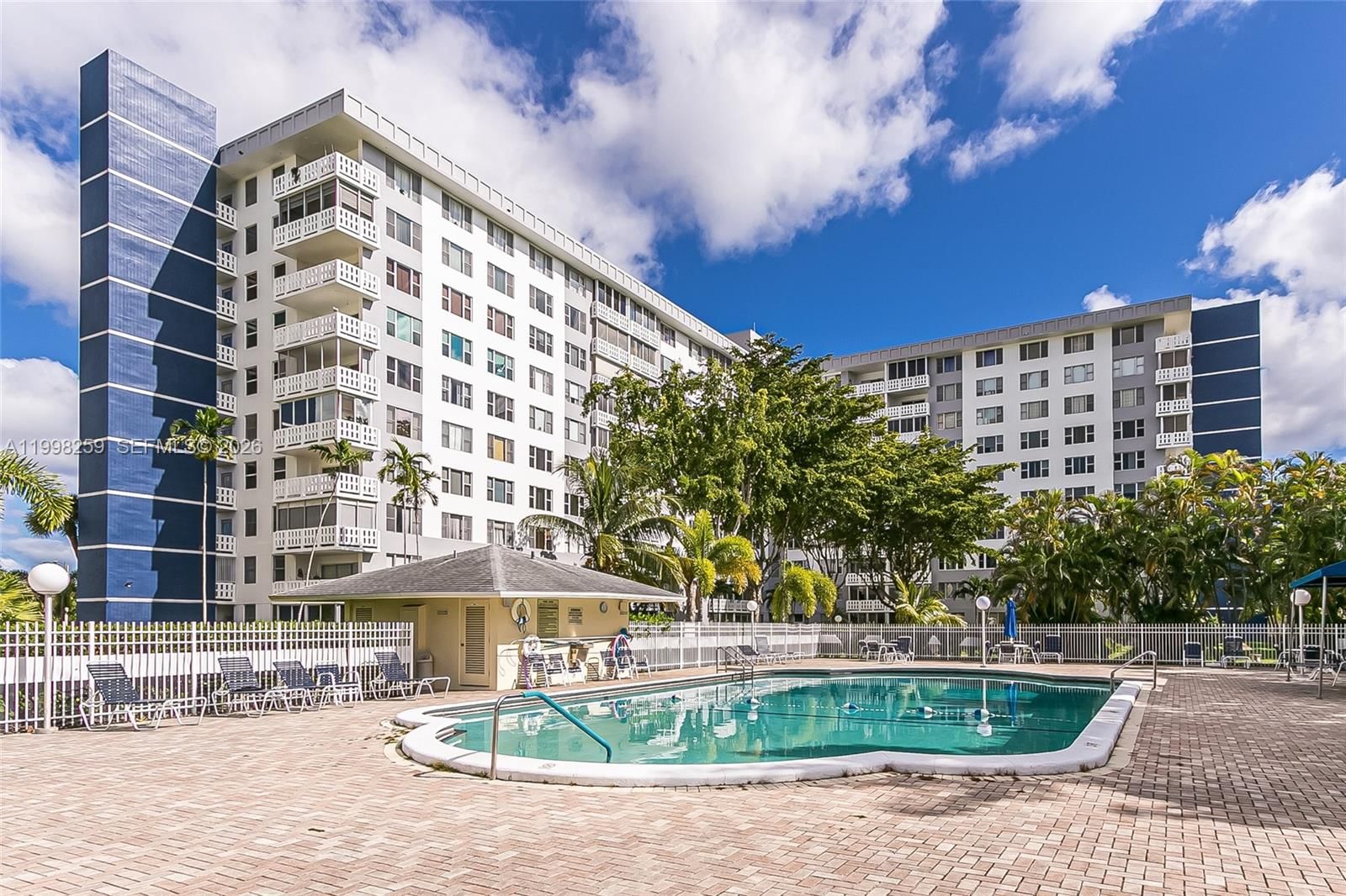 Real estate property located at 4350 Hillcrest Dr #303, Broward, Hillcrest East No 22 Cond, Hollywood, FL