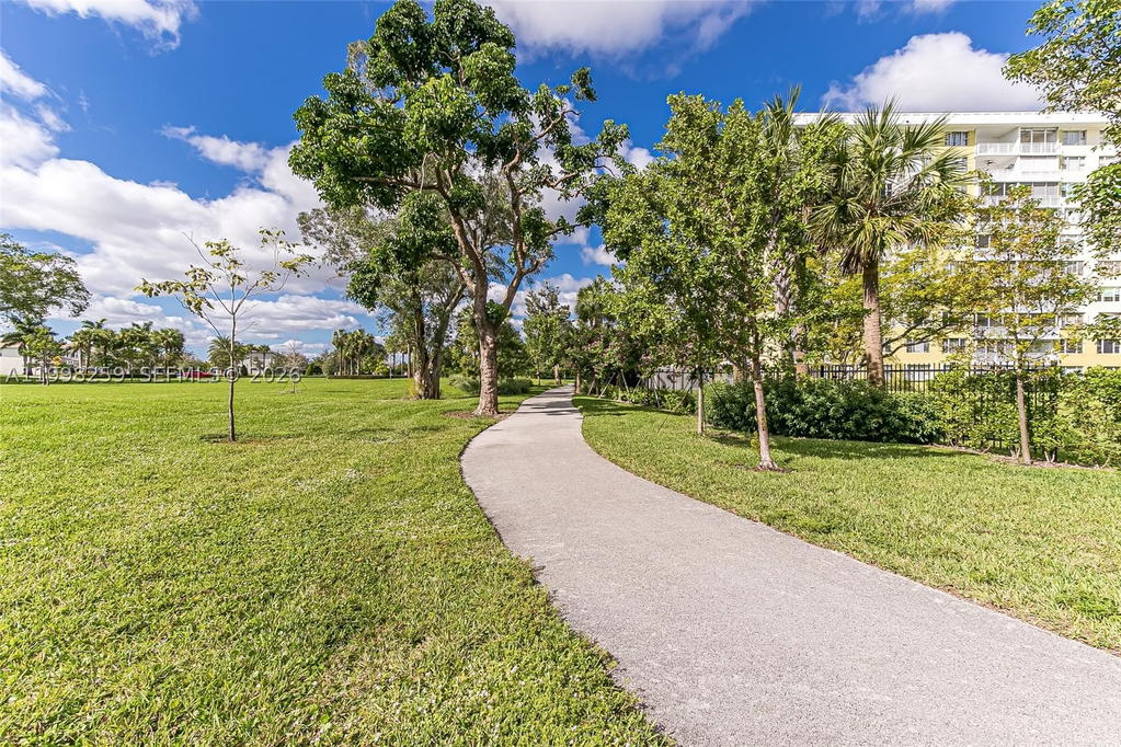 Real estate property located at 4350 Hillcrest Dr #303, Broward, Hillcrest East No 22 Cond, Hollywood, FL