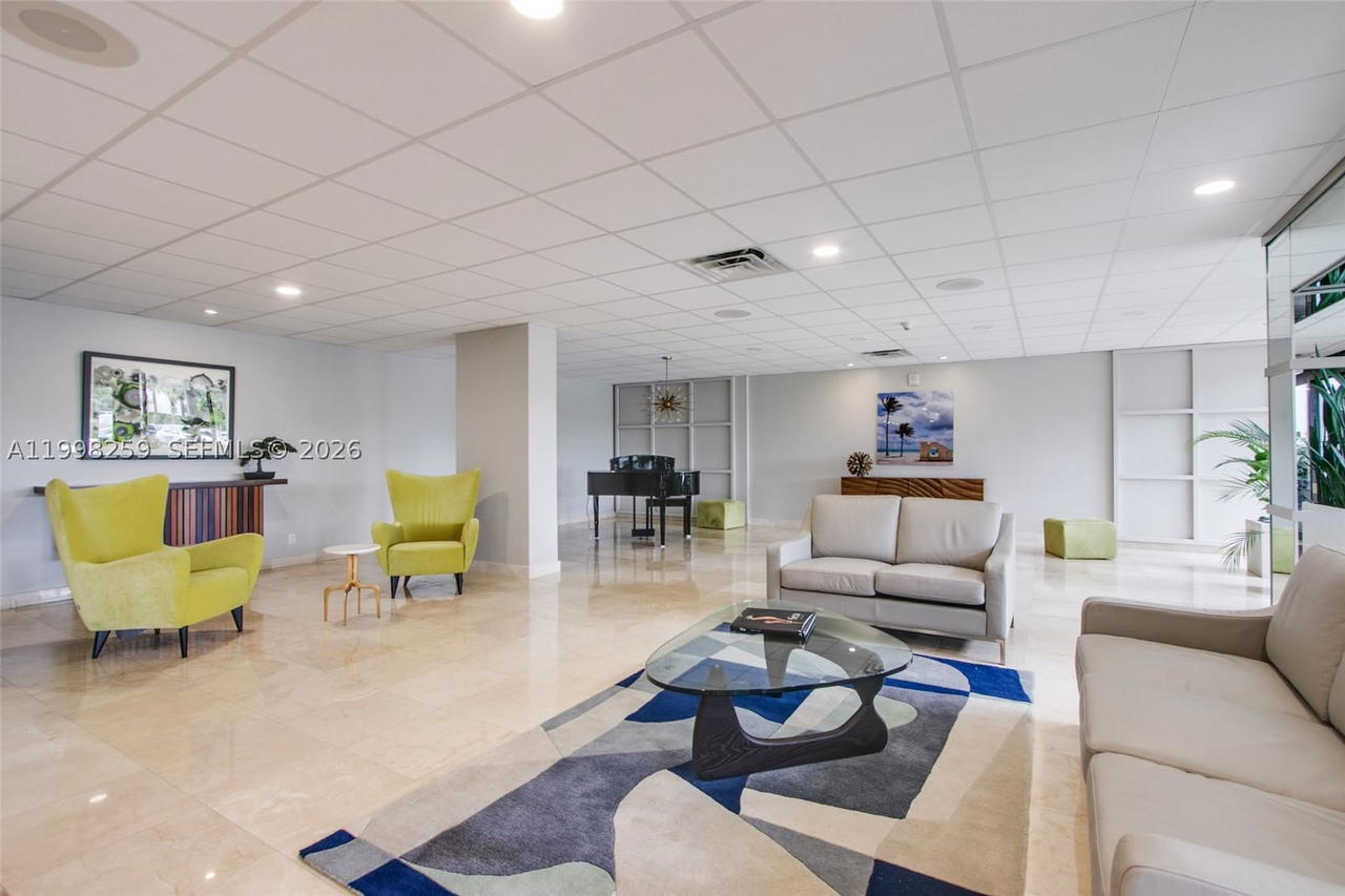Real estate property located at 4350 Hillcrest Dr #303, Broward, Hillcrest East No 22 Cond, Hollywood, FL