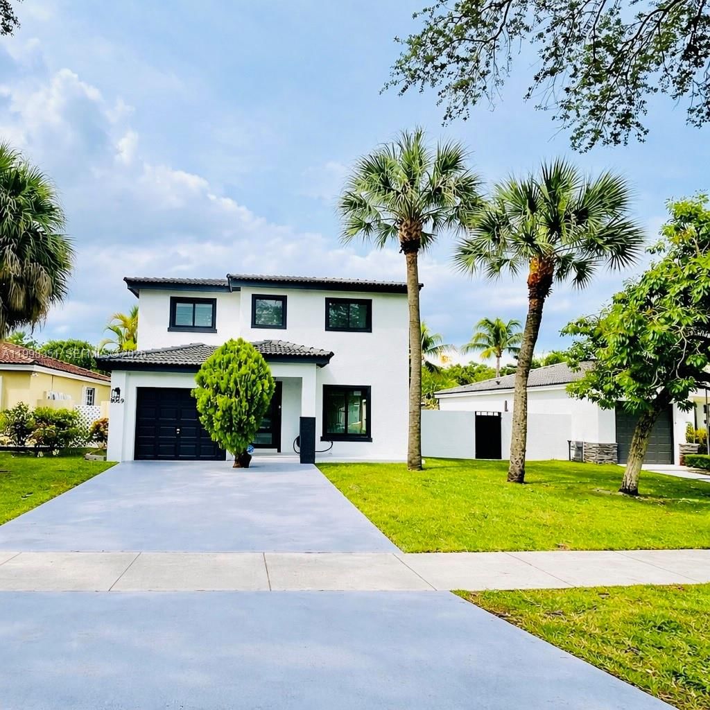 Real estate property located at 9069 193rd St, Miami-dade, Lakes On The Green North, Hialeah, FL