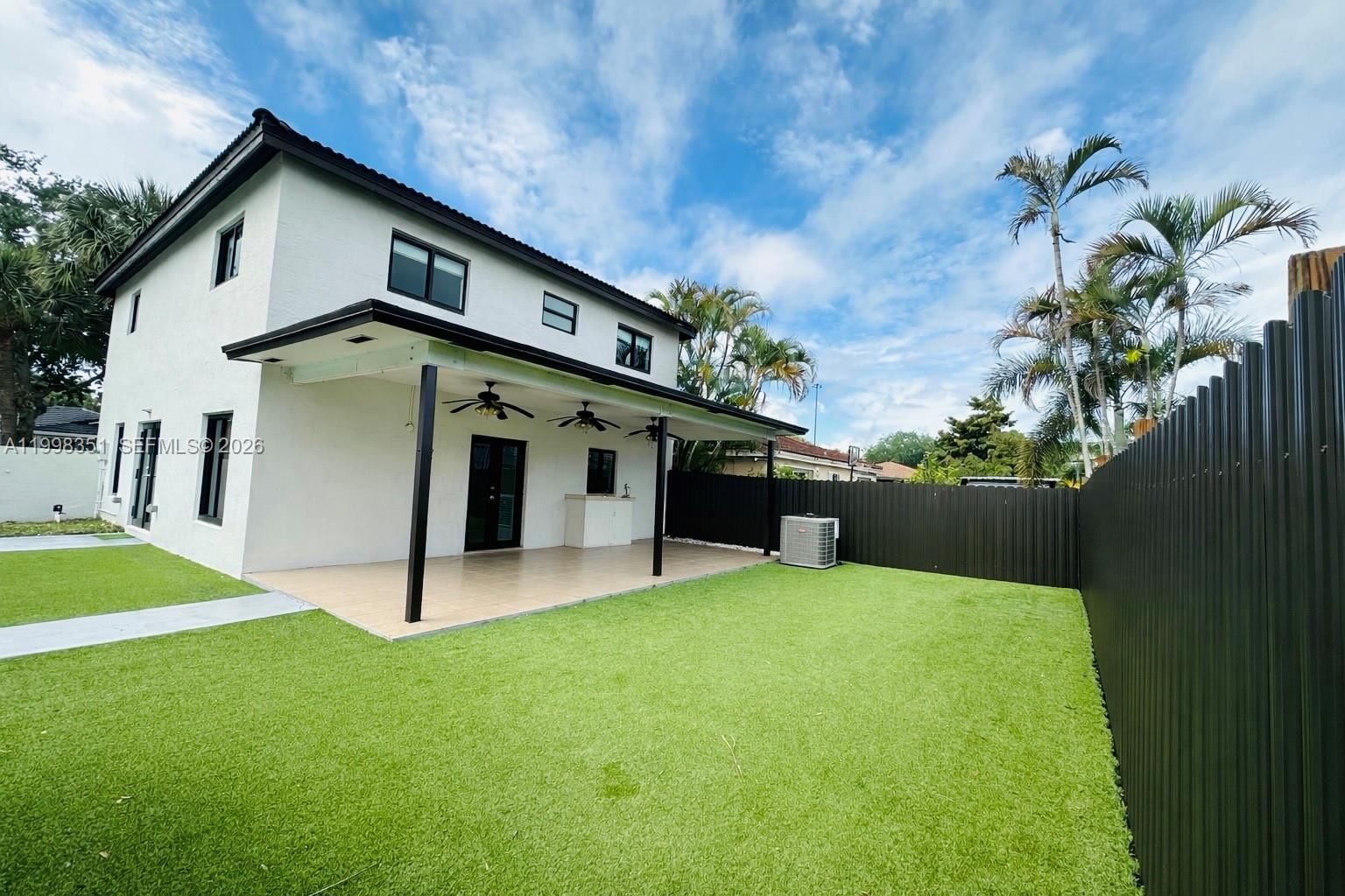 Real estate property located at 9069 193rd St, Miami-dade, Lakes On The Green North, Hialeah, FL