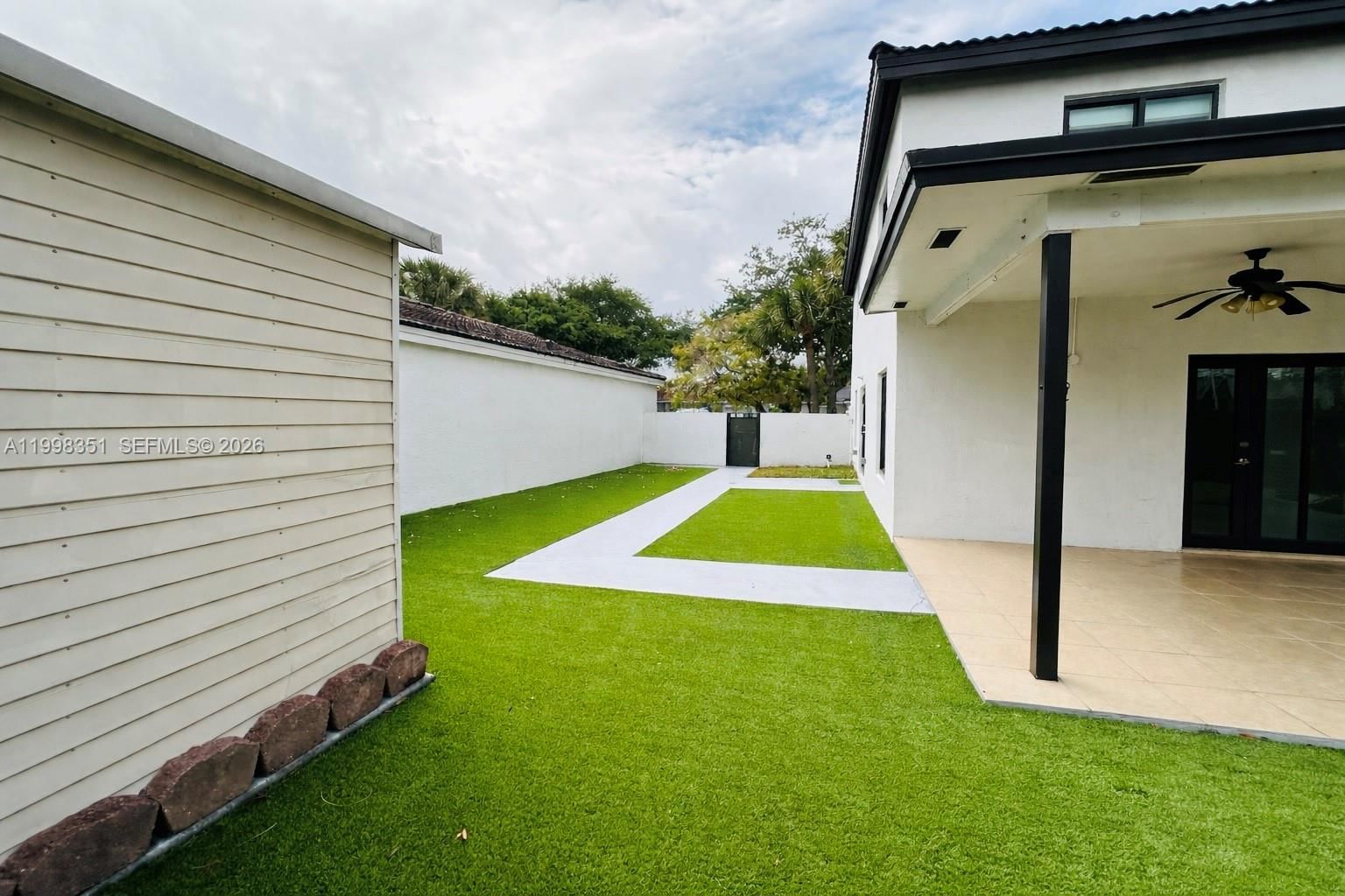 Real estate property located at 9069 193rd St, Miami-dade, Lakes On The Green North, Hialeah, FL