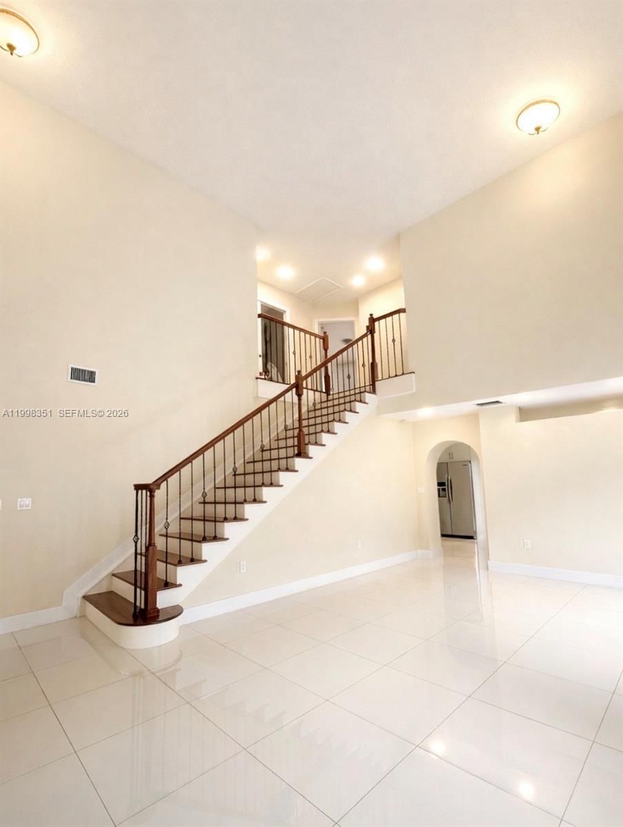 Real estate property located at 9069 193rd St, Miami-dade, Lakes On The Green North, Hialeah, FL