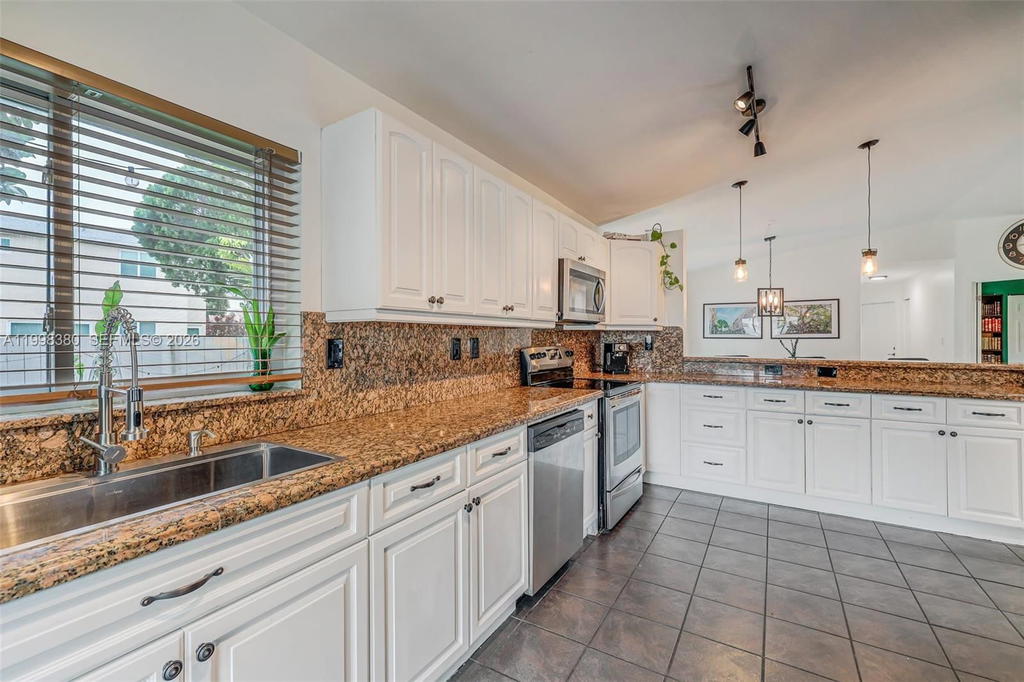 Real estate property located at 526 Danville Ter, Broward, Brandywine, Davie, FL