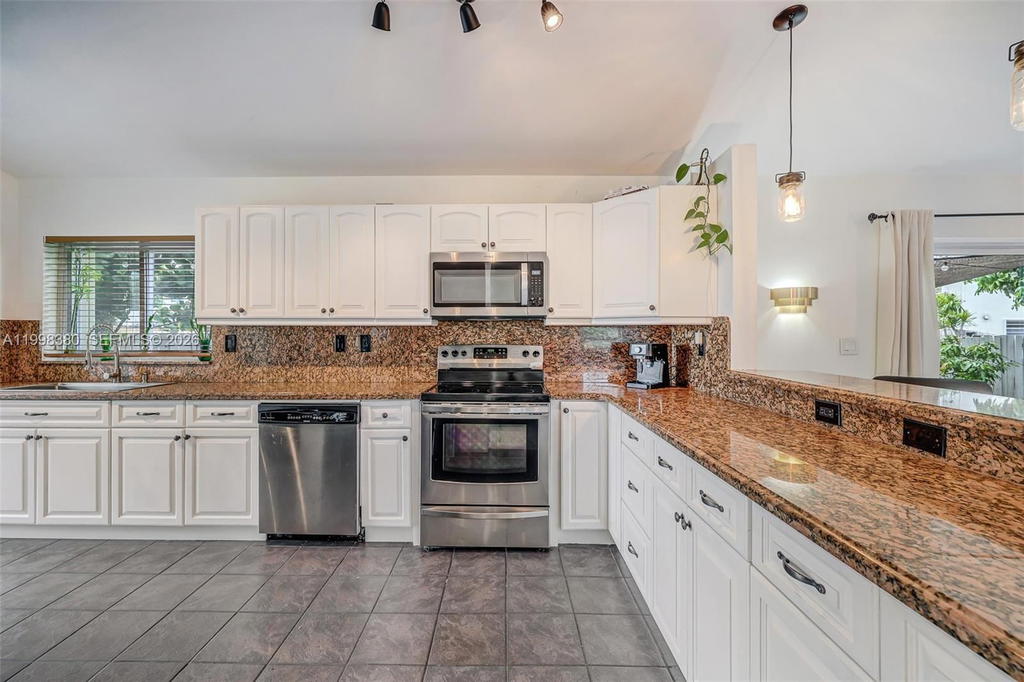 Real estate property located at 526 Danville Ter, Broward, Brandywine, Davie, FL