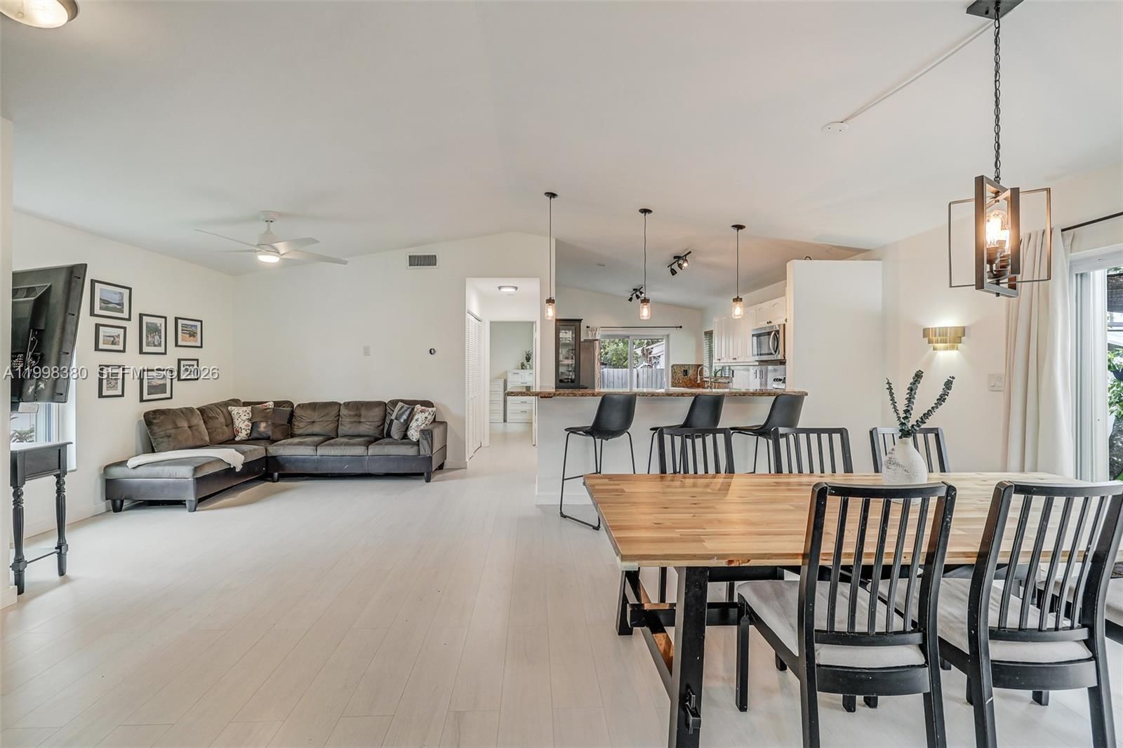 Real estate property located at 526 Danville Ter, Broward, Brandywine, Davie, FL