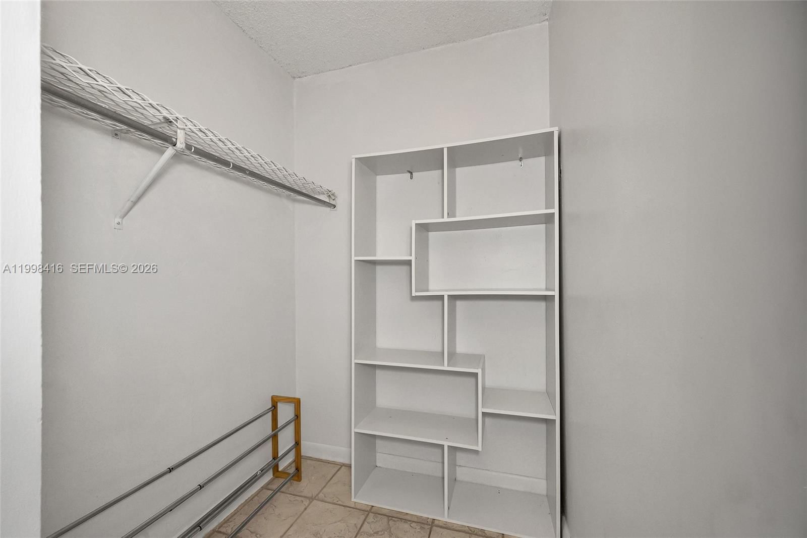 Real estate property located at 671 195th St #114E, Miami-dade, Cedar Glenn Condo Apts Ea, Miami, FL