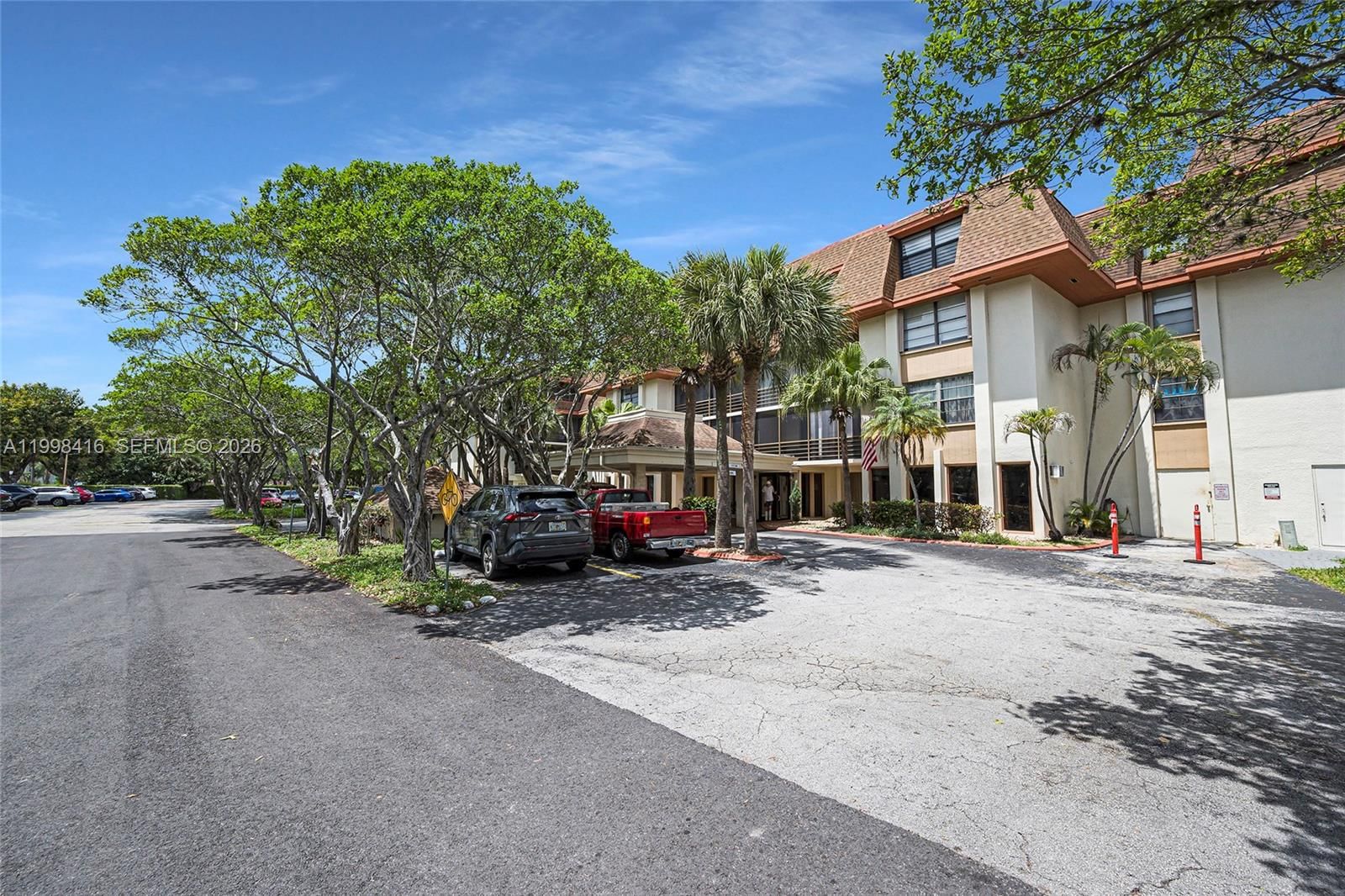 Real estate property located at 671 195th St #114E, Miami-dade, Cedar Glenn Condo Apts Ea, Miami, FL