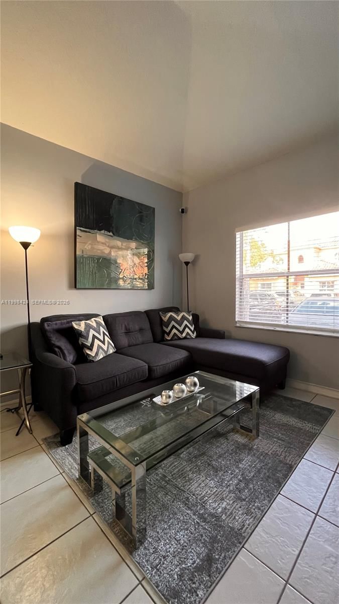 Real estate property located at 4943 Leeward Ln #3204, Broward, Villas At Harbor Isles Co, Dania Beach, FL