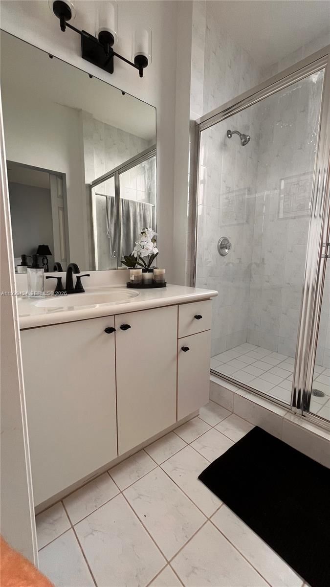 Real estate property located at 4943 Leeward Ln #3204, Broward, Villas At Harbor Isles Co, Dania Beach, FL