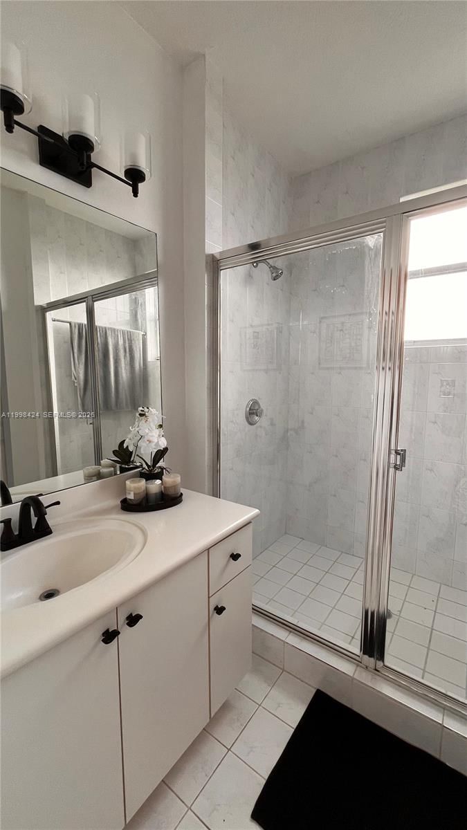 Real estate property located at 4943 Leeward Ln #3204, Broward, Villas At Harbor Isles Co, Dania Beach, FL